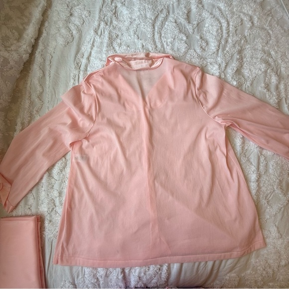 Vanity Fair beautiful Women's Pink Sleepwear Set Size Medium.  EUC - Picture 3 of 12